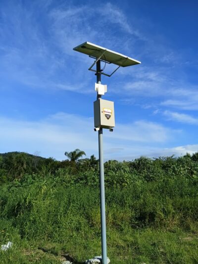 Totem Autônomo Solar (Necessita de chip celular para internet)